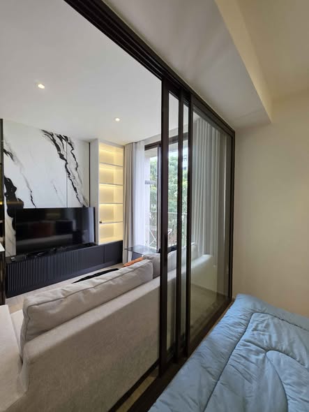 bedroom and room interior of Fynn Asoke