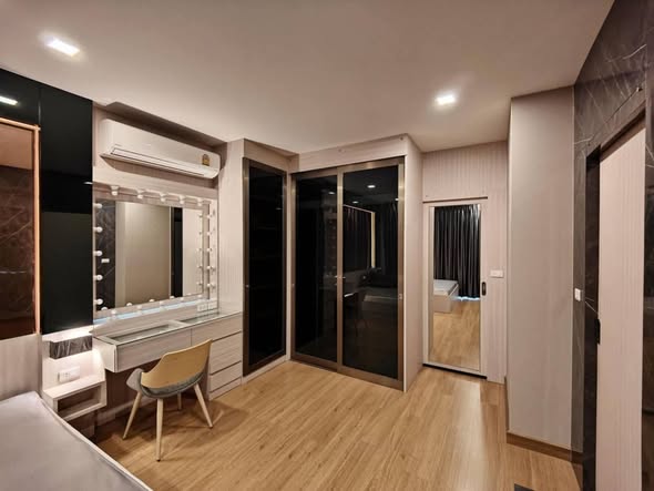 bedroom and room interior and bathroom of Golden Neo Bangna-Kingkaew