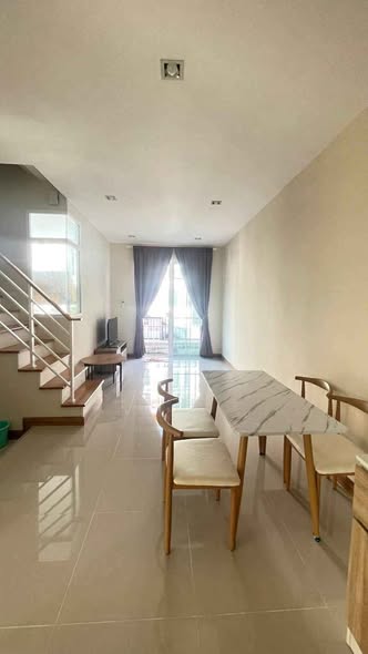 room interior of Golden Town Charoen Muang – Superhighway