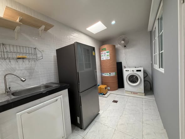 bathroom of Golden Town Sukhumvit-Bearing Station