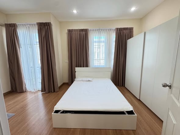 bedroom of Golden Town Sukhumvit-Bearing Station