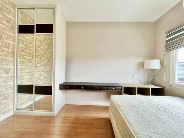 bedroom and room interior of Golden Town Sukhumvit-Bearing Station