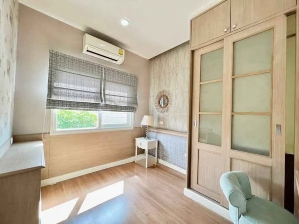 bedroom and room interior of Golden Town Sukhumvit-Bearing Station