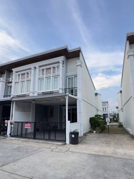 Golden Town Sukhumvit-Bearing Station