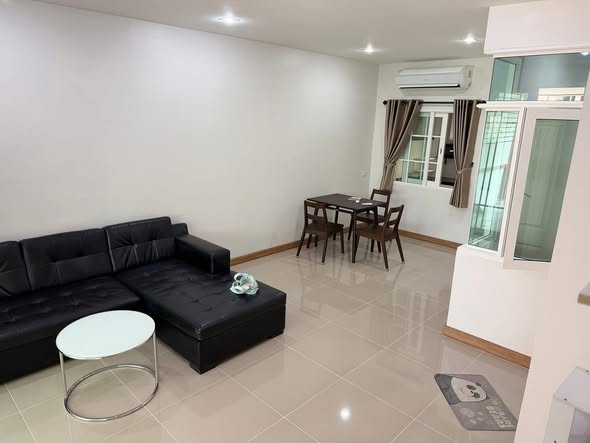 living room of Golden Town Sukhumvit-Bearing Station