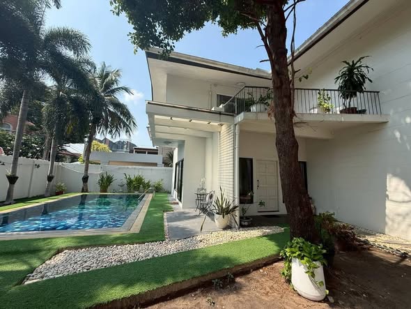 Green Lung Pool Villas