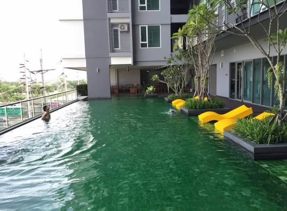 pool of Grene Chaengwattana
