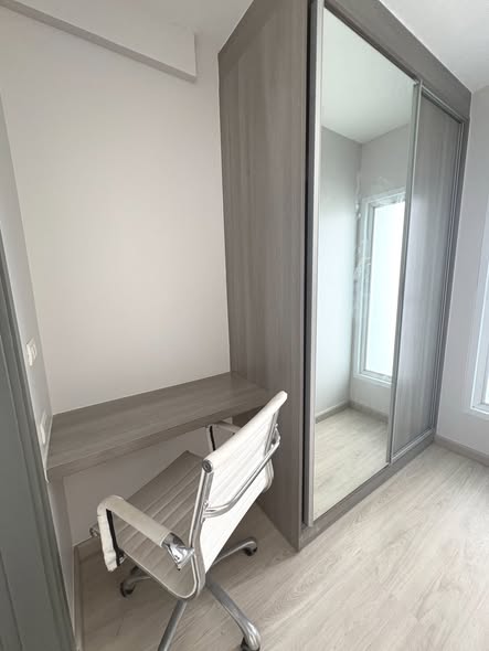 room interior and bathroom of Grene Chaengwattana