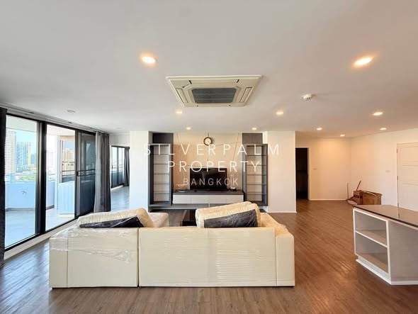 living room and room interior of H Sukhumvit 43 Condominium