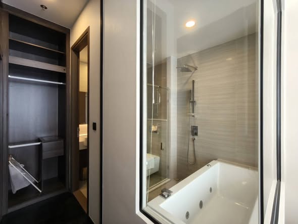 room interior and bathroom of Hampton Residence Thonglor