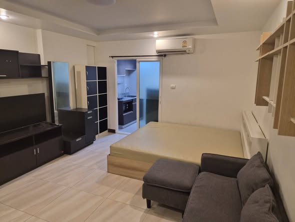 bedroom of Happy Condo Rachada 18