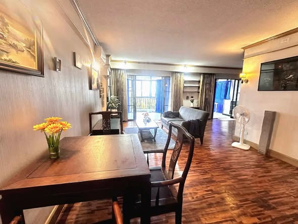 room interior of Hillside Condo 4