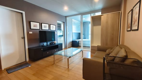 bedroom and room interior of Hive Sukhumvit 65