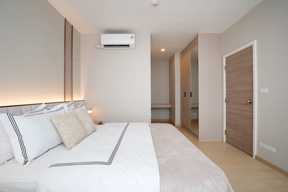 bedroom of Hive Taksin Condominium
