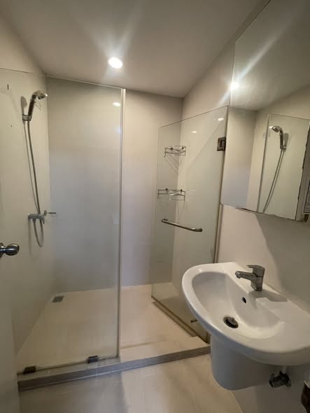 room interior and bathroom of iCondo Sukhumvit 103