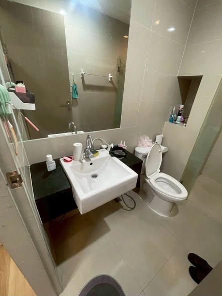 bathroom of Ideo BluCove Sukhumvit