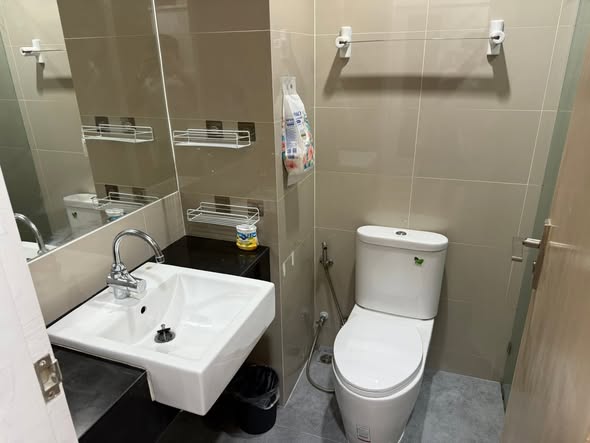 bathroom of Ideo BluCove Sukhumvit
