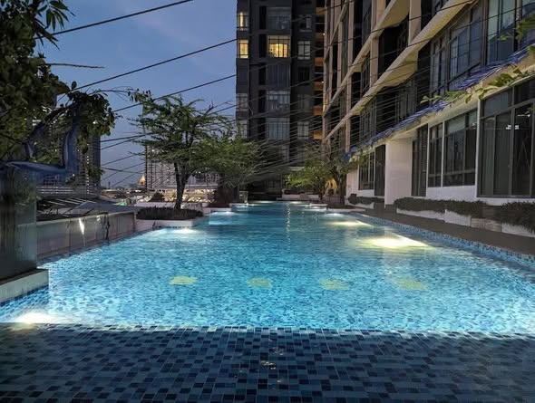 pool of Ideo BluCove Sukhumvit
