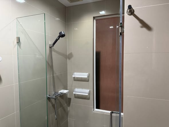 room interior and bathroom of Ideo BluCove Sukhumvit