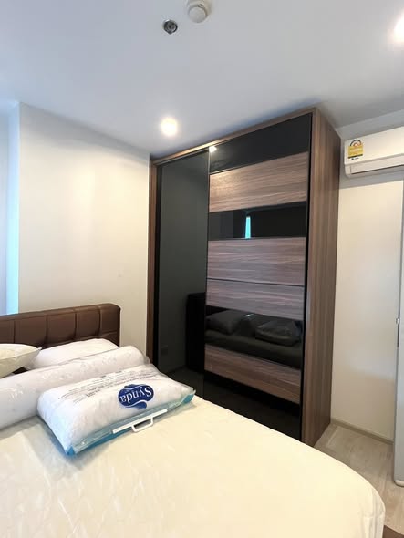 bedroom of Ideo Mobi Charan Interchange Condominium
