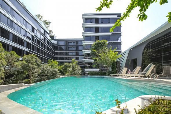 pool of Ideo Mobi Sukhumvit 40