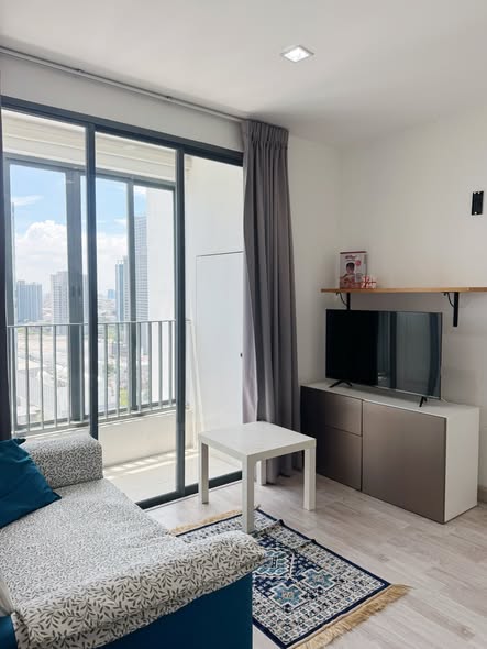 bedroom and living room of Ideo Mobi Sukhumvit 81