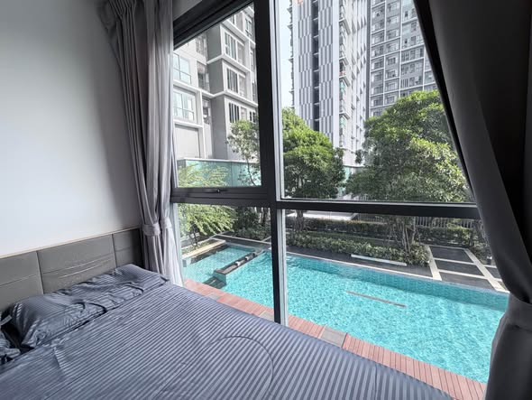 bedroom and pool of Ideo Mobi Sukhumvit 81