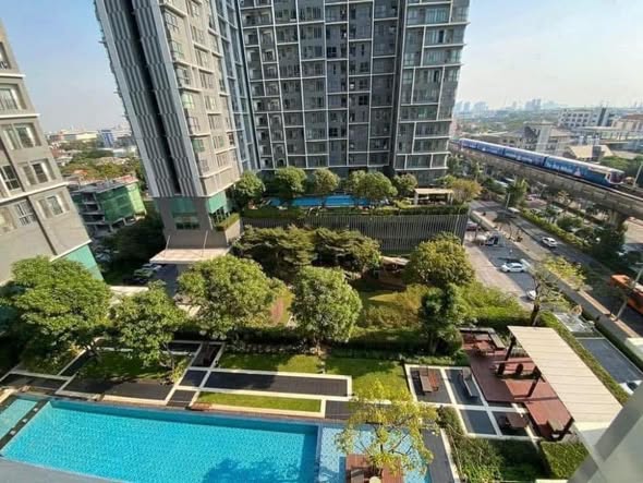 pool of Ideo Mobi Sukhumvit 81