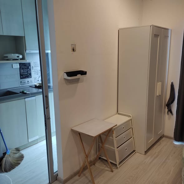 room interior and bathroom of Ideo Mobi Sukhumvit Eastgate