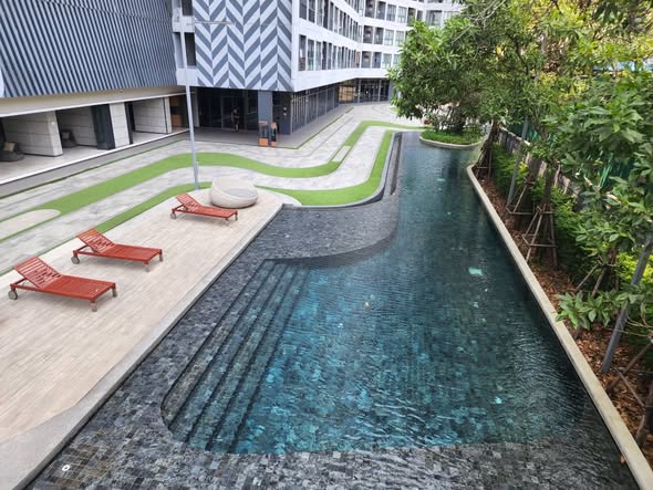 pool of Ideo O2 – Building A