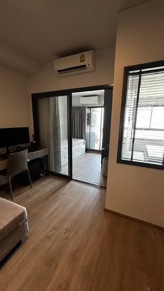 bedroom and room interior of Ideo Phaholyothin Chatuchak