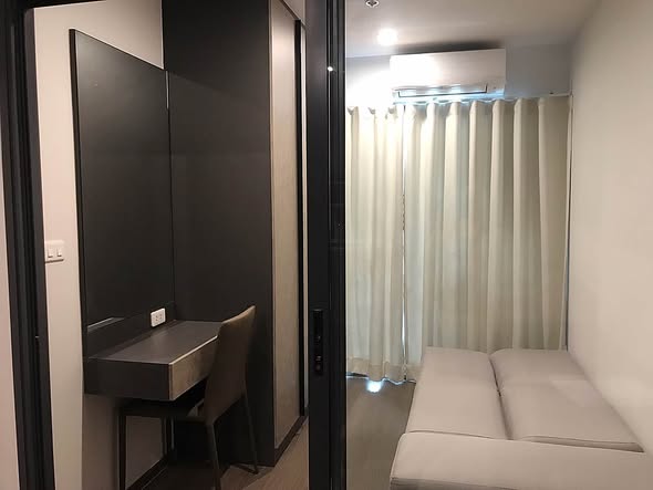room interior and bathroom of Ideo Phaholyothin Chatuchak