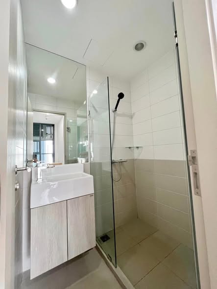 room interior and bathroom of Ideo Q Chula-Samyan