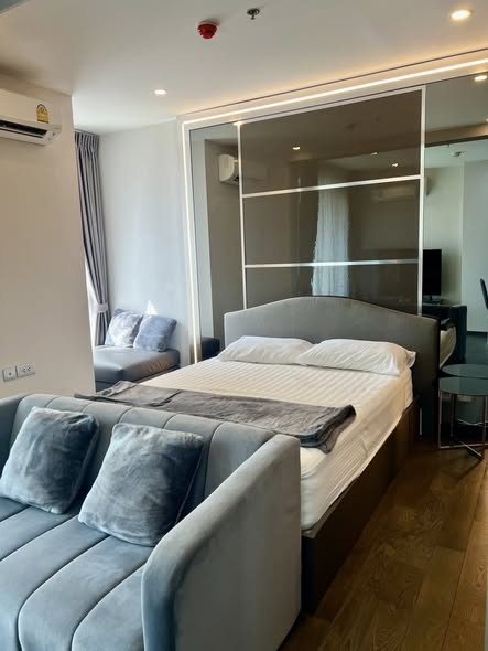 bedroom and room interior of Ideo Q Ratchathewi