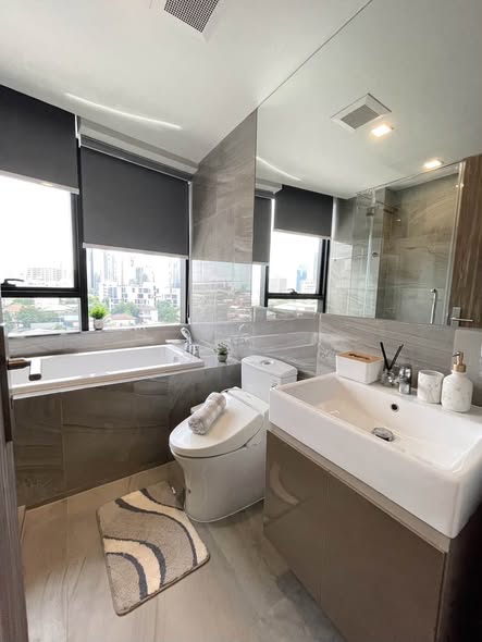 bathroom of Ideo Q Sukhumvit 36