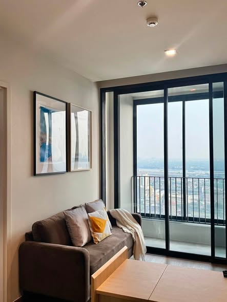 living room and room interior of Ideo Q Sukhumvit 36