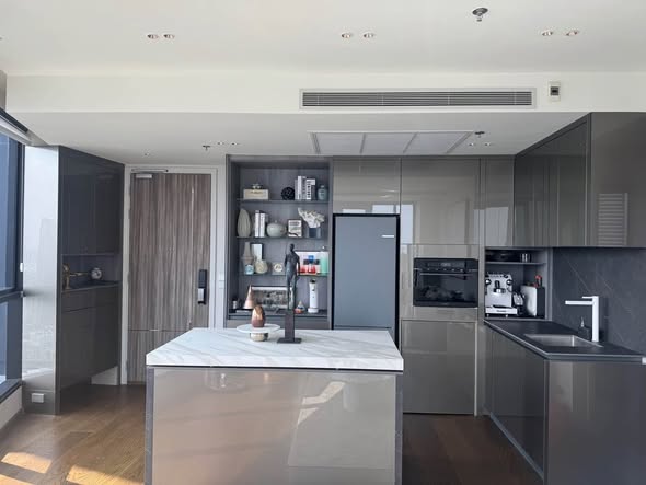 room interior and kitchen of Ideo Q Sukhumvit 36