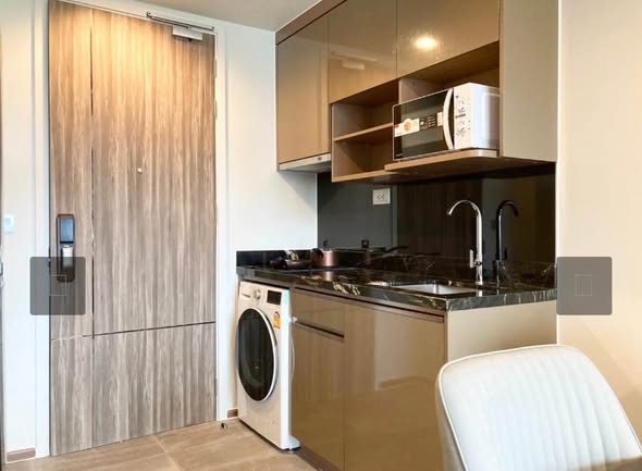 room interior and kitchen of Ideo Q Sukhumvit 36