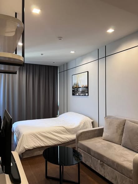 bedroom of Ideo Q Victory