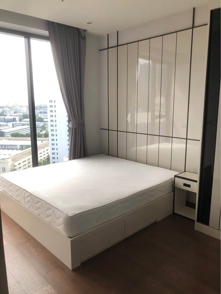 bedroom of Ideo Q Victory