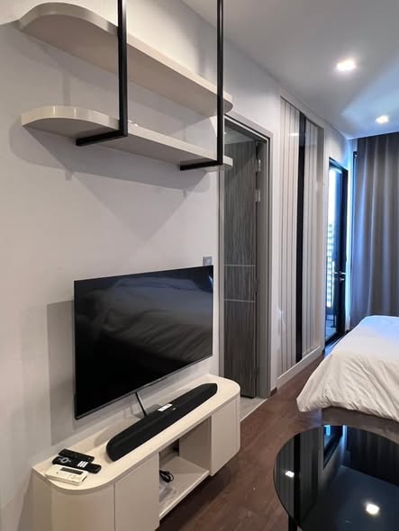 bedroom and room interior of Ideo Q Victory