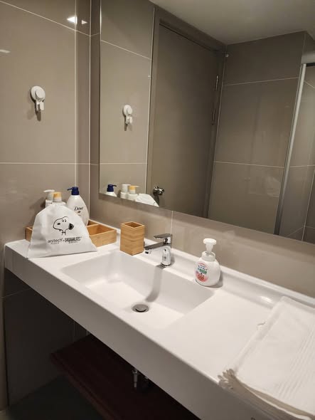 bathroom of IDEO Rama9 – Asoke