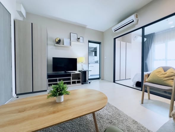 bedroom and room interior of IDEO Sukhumvit 115