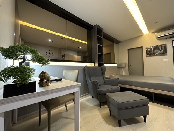 living room and bedroom of IDEO Sukhumvit 115