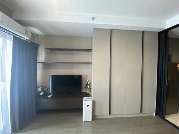 bedroom and room interior of Ideo Sukhumvit 93