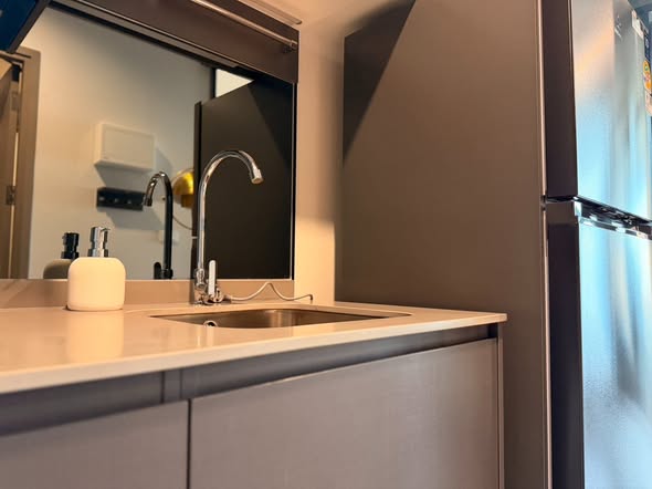 bathroom and kitchen of IDEO Sukhumvit Rama 4 ไอดีโอ สุขุมวิท-พระราม 4