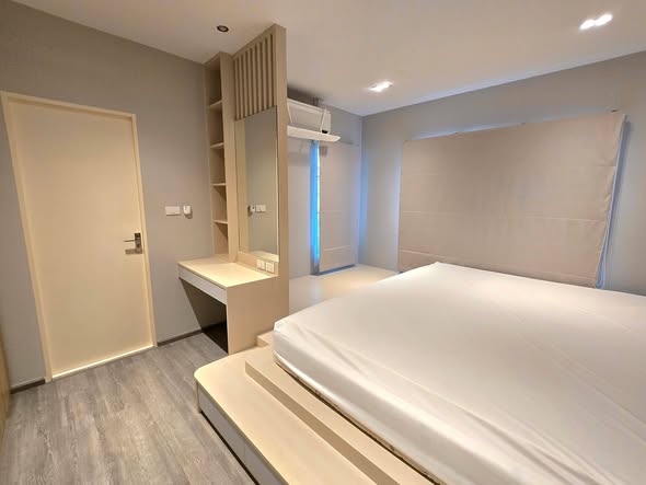 bedroom and room interior of Indy 2 Bangna KM.7