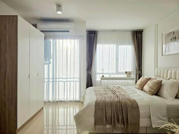 bedroom of Iris Avenue
