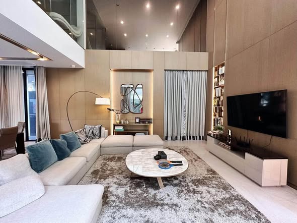 living room of Issara Residence Rama 9 (อิสสระ เรสซิเดนซ์ พระราม 9)