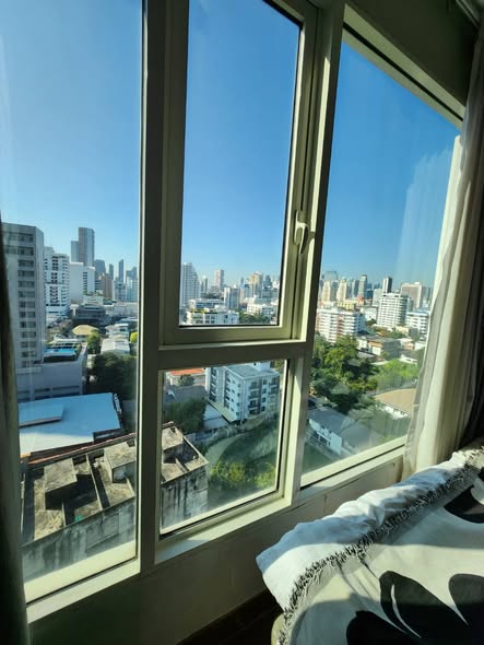 bedroom of IVY THONGLOR